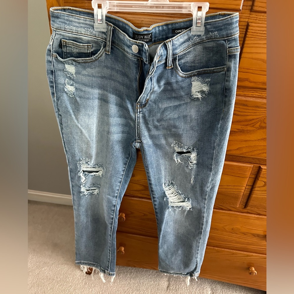 Judy Blue Distressed Capri